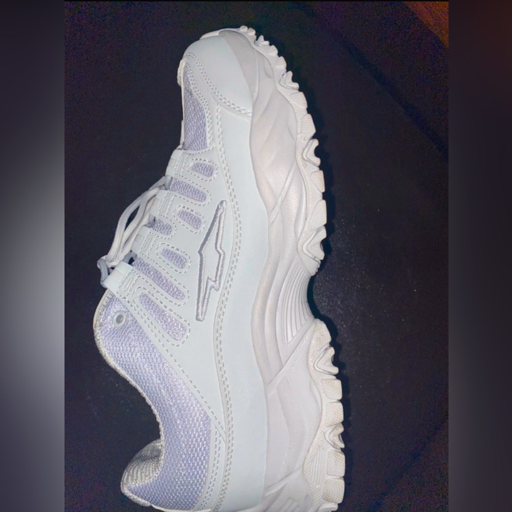 Avia women’s shoe barely worn very nice